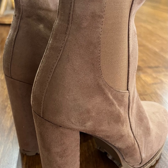New Boots Platform Caramel Tan Sueded Lug Sole Stacked High Heel 7.5 High Ankle - Picture 10 of 12